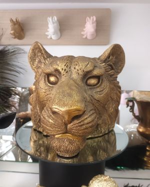 Tiger statue